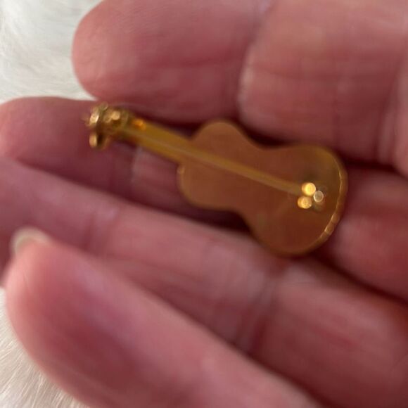 Tiny Guitar Brooch - Picture 2 of 3